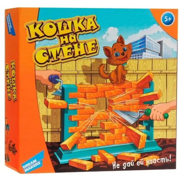 Кошка на стене